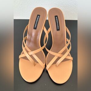 BCBGMAXAZRIA Davey Sandal